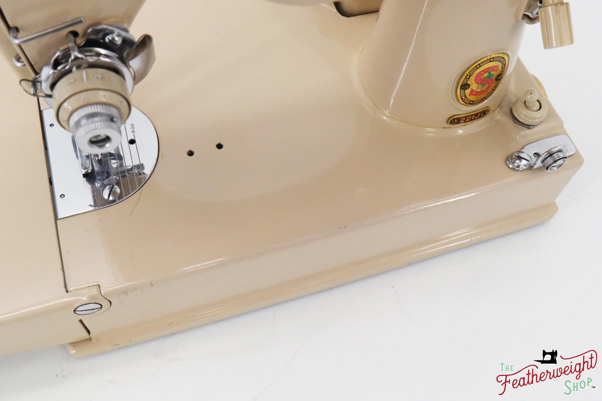 Singer Featherweight 221J Sewing Machine, Tan - JE1525** - Image 6