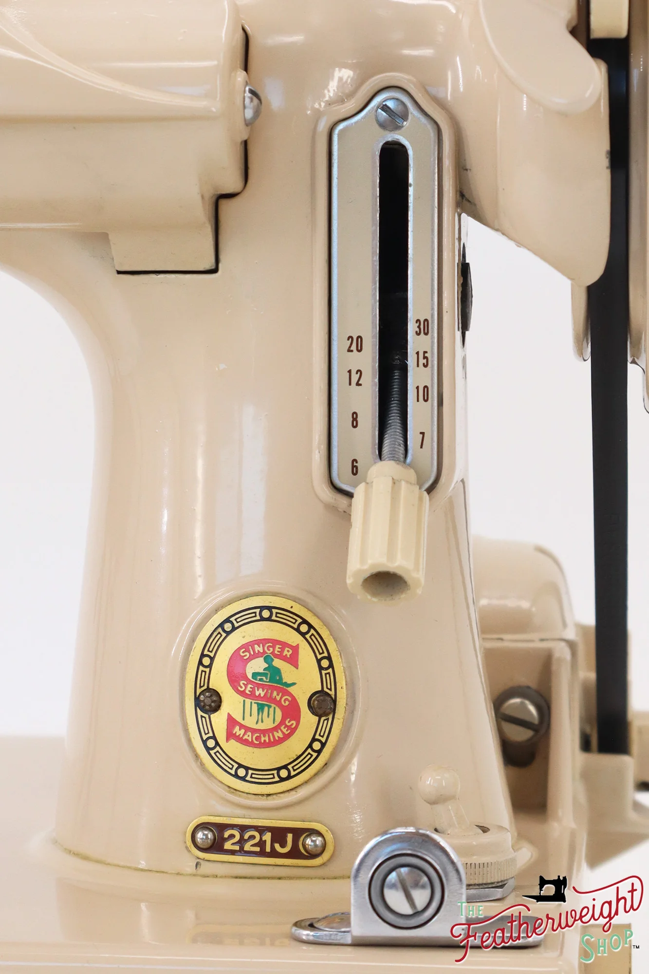 Singer Featherweight 221J Sewing Machine, Tan - JE1589** - Image 14