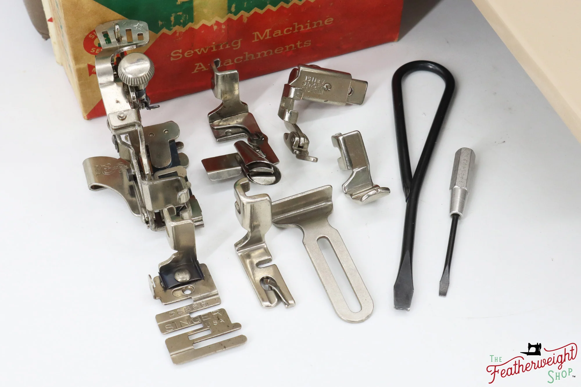 Singer Featherweight 221J Sewing Machine, Tan - JE1589** - Image 17