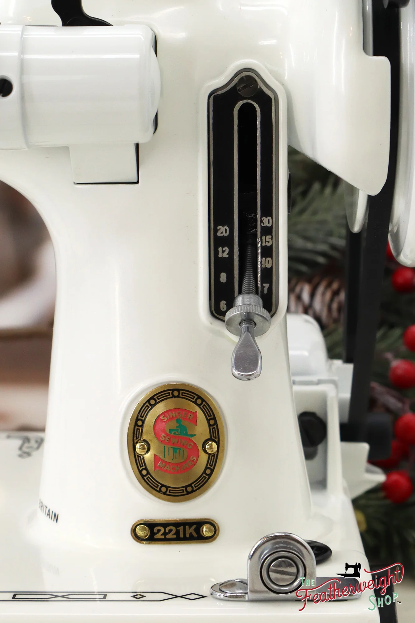 Singer Featherweight 221K, Red 'S', ES2448** - Fully Restored in White - Image 16