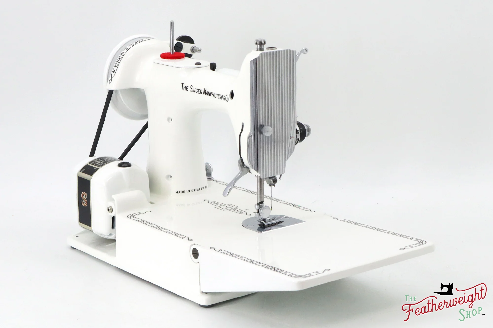 Singer Featherweight 221K, Red 'S', ES2448** - Fully Restored in White - Image 7