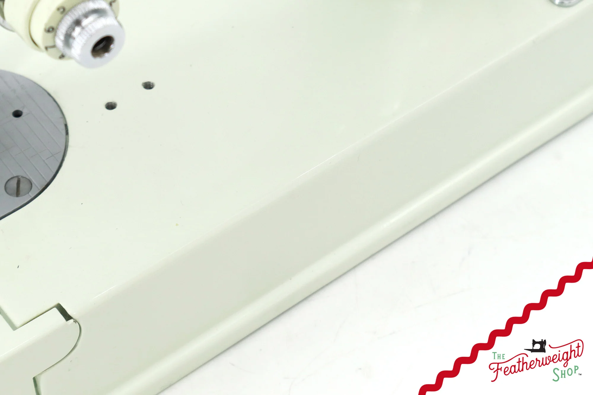 Singer Featherweight 221K Sewing Machine, British WHITE FA236*** - Image 8