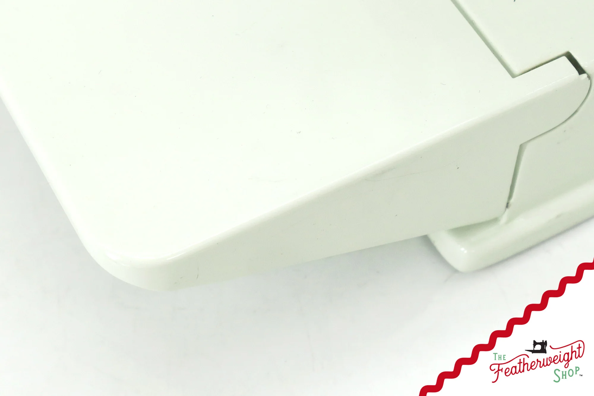 Singer Featherweight 221K Sewing Machine, British WHITE FA236*** - Image 9