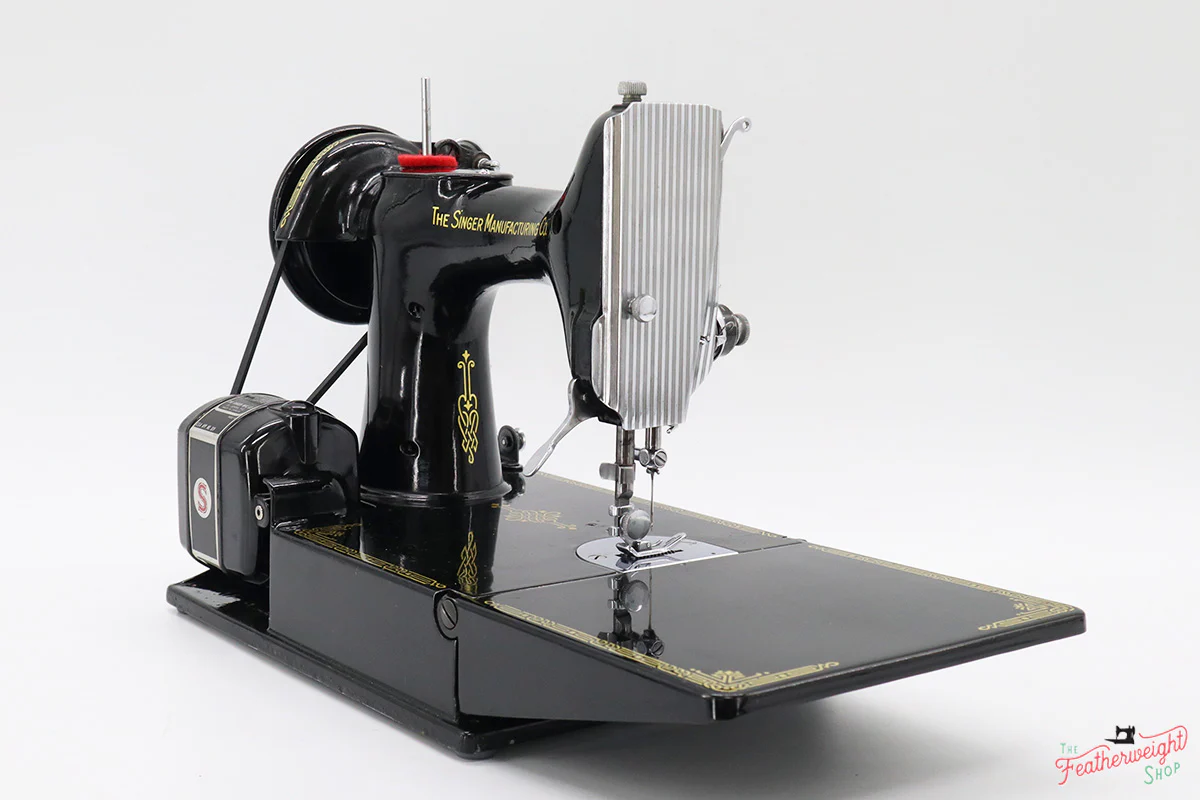 Singer Featherweight 221K Sewing Machine, EH374*** - Image 6