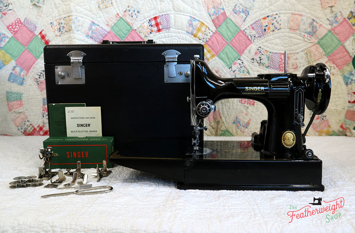 Singer Featherweight 221K Sewing Machine, EH629***