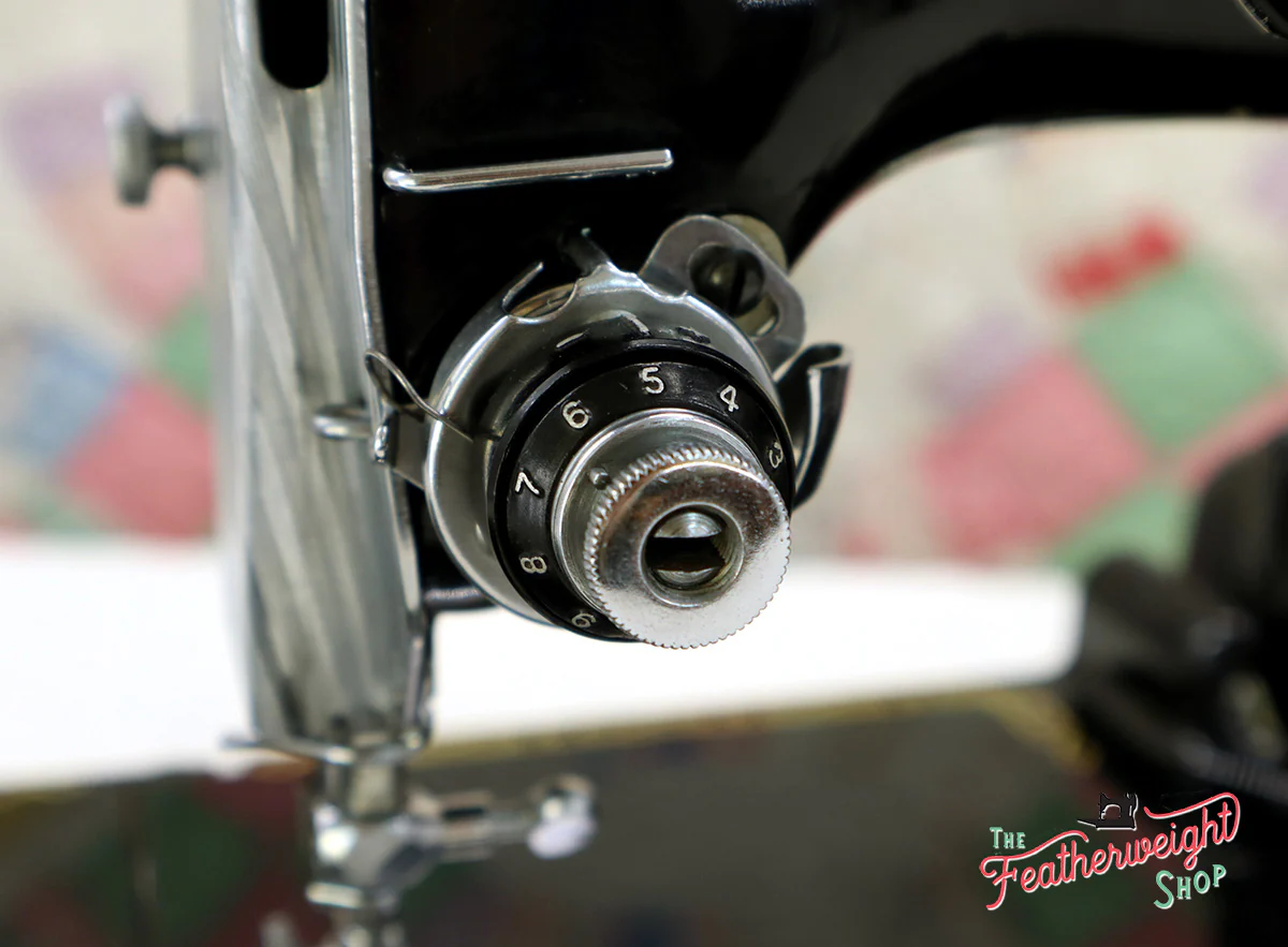 Singer Featherweight 221K Sewing Machine EL539*** - Image 16