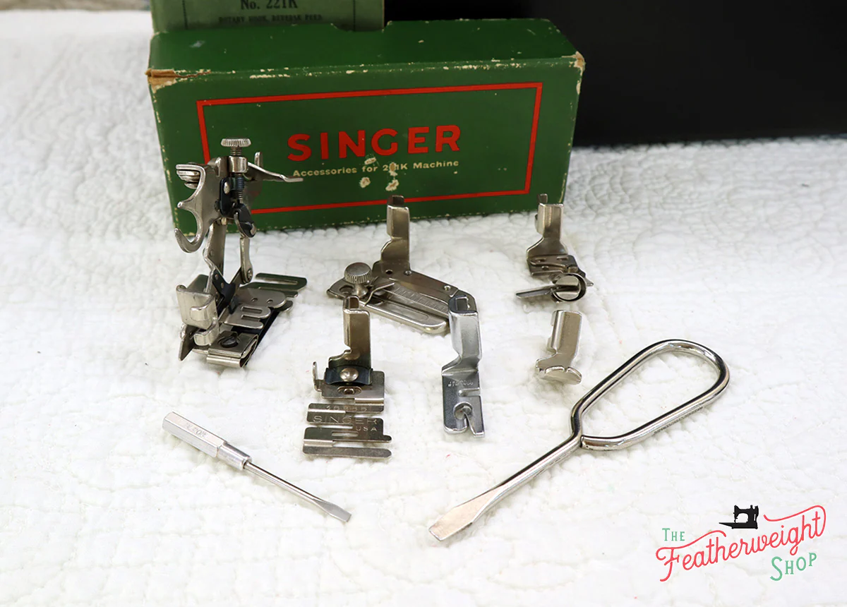 Singer Featherweight 221K Sewing Machine EL539*** - Image 20
