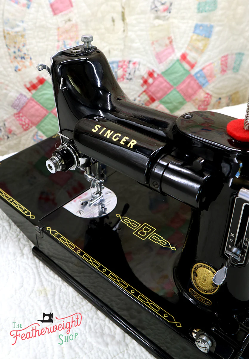 Singer Featherweight 221K Sewing Machine EL539*** - Image 8