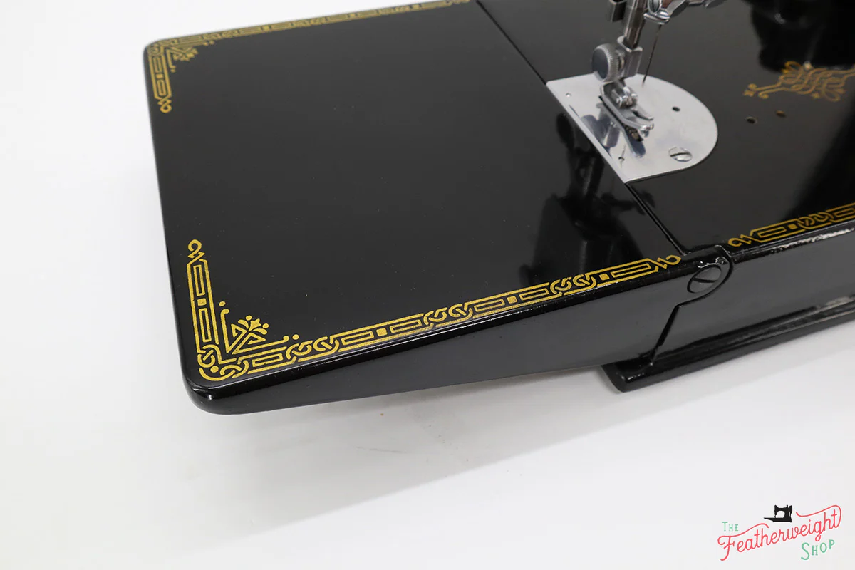 Singer Featherweight 221K Sewing Machine, French EF707*** - Image 11