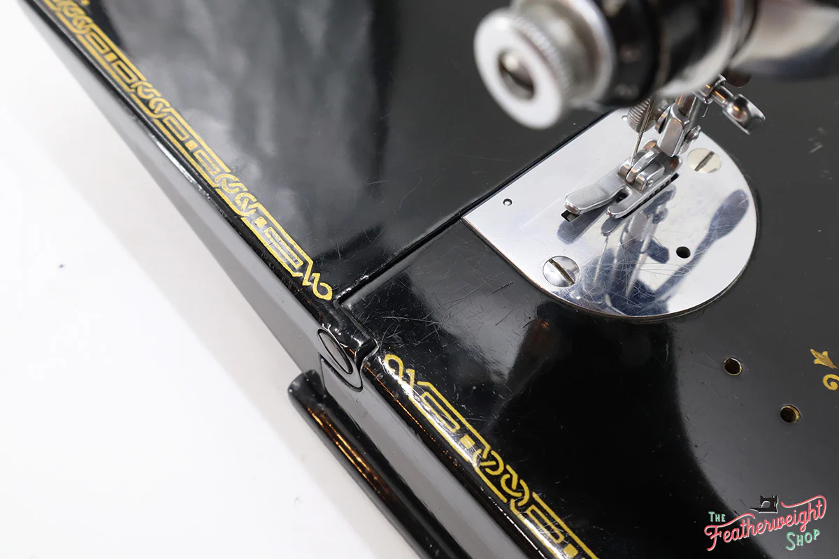 Singer Featherweight 221K Sewing Machine, French EF707*** - Image 12