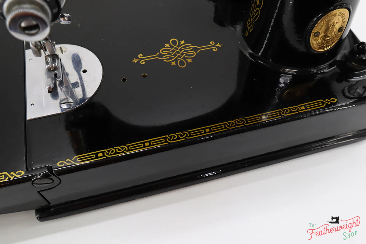 Singer Featherweight 221K Sewing Machine, French EF707*** - Image 13