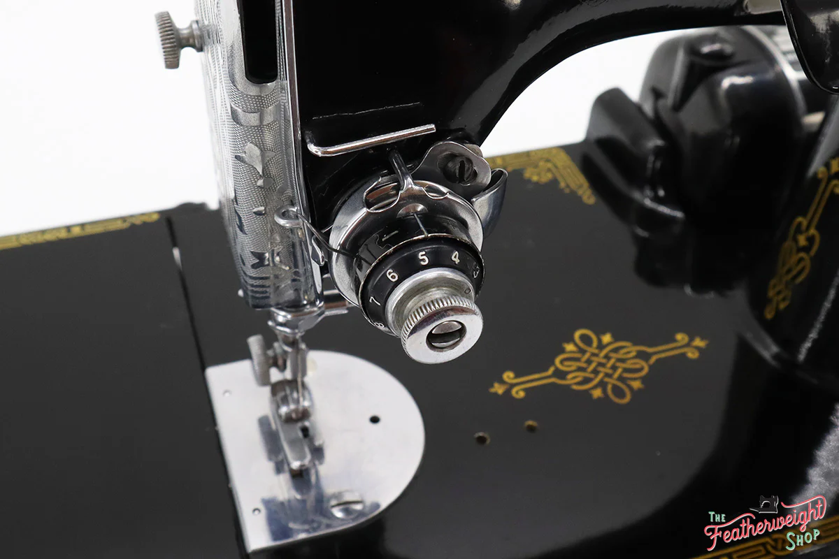 Singer Featherweight 221K Sewing Machine, French EF707*** - Image 18