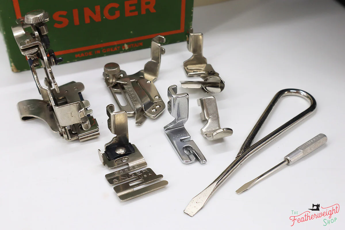 Singer Featherweight 221K Sewing Machine, French EF707*** - Image 21