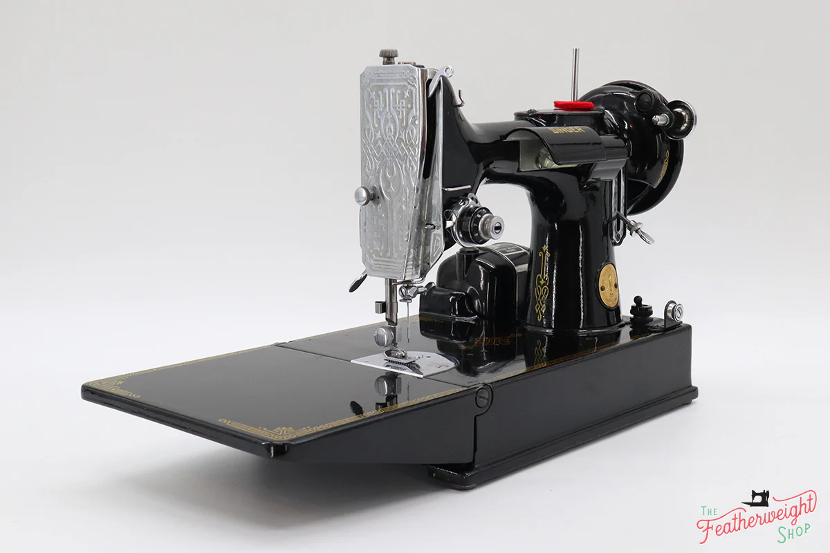 Singer Featherweight 221K Sewing Machine, French EF707*** - Image 3