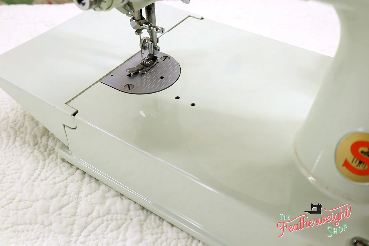 Singer Featherweight 221K Sewing Machine, WHITE EV993*** - Image 10