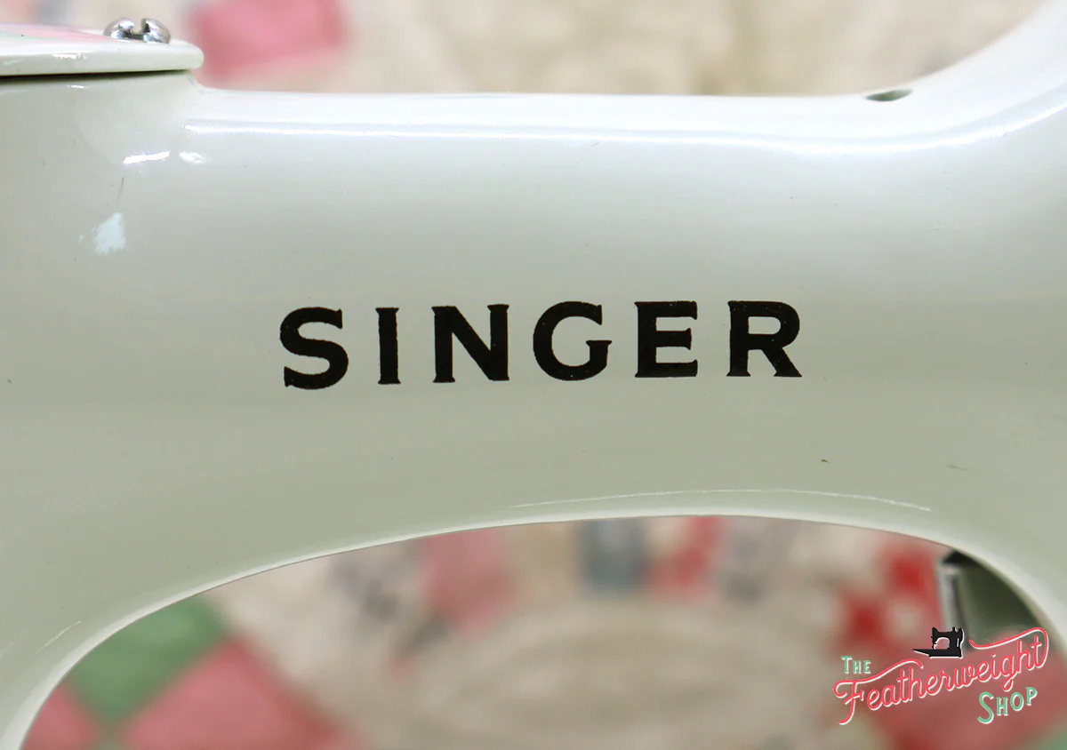 Singer Featherweight 221K Sewing Machine, WHITE EV993*** - Image 12