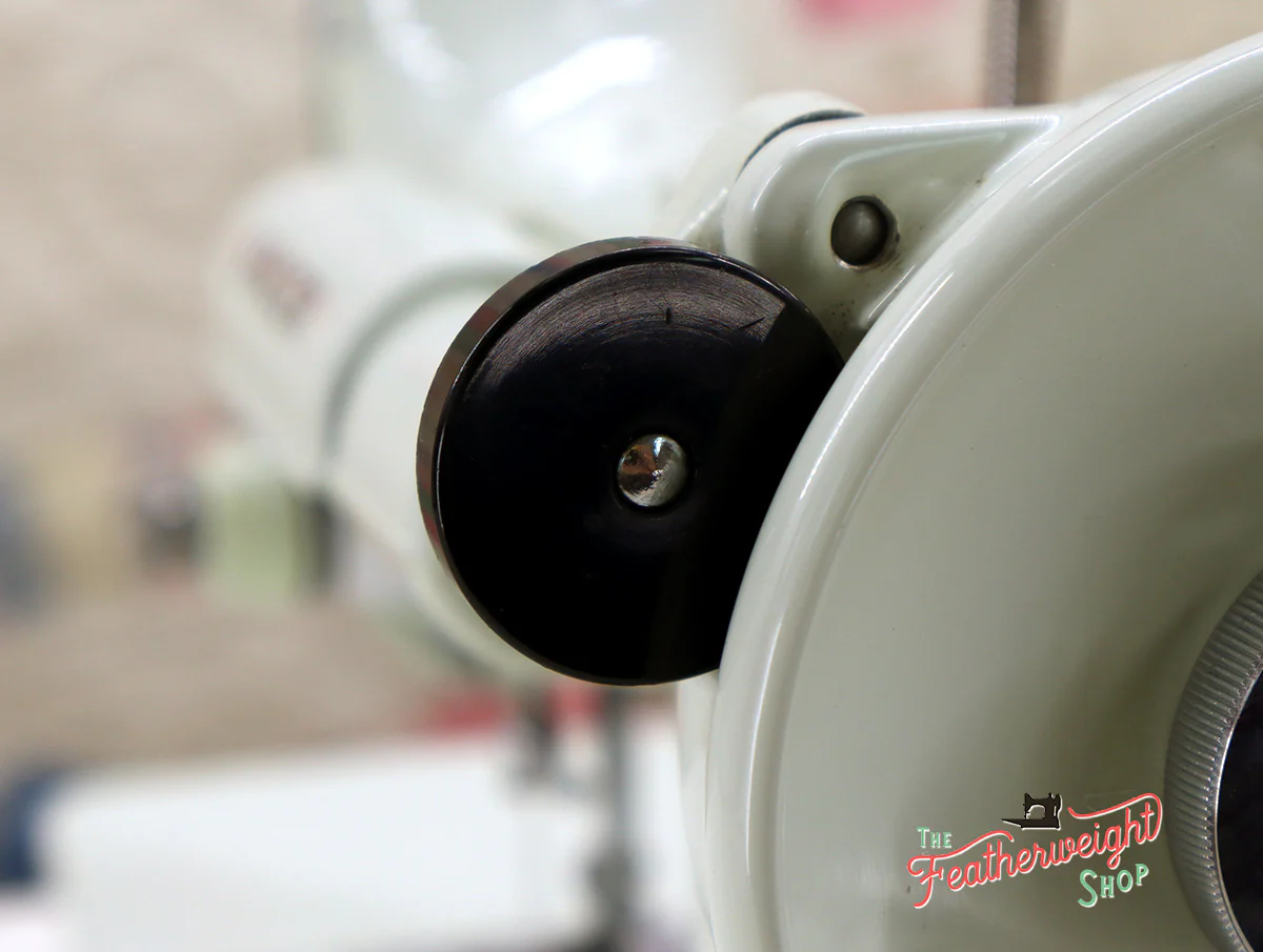 Singer Featherweight 221K Sewing Machine, WHITE EV993*** - Image 15