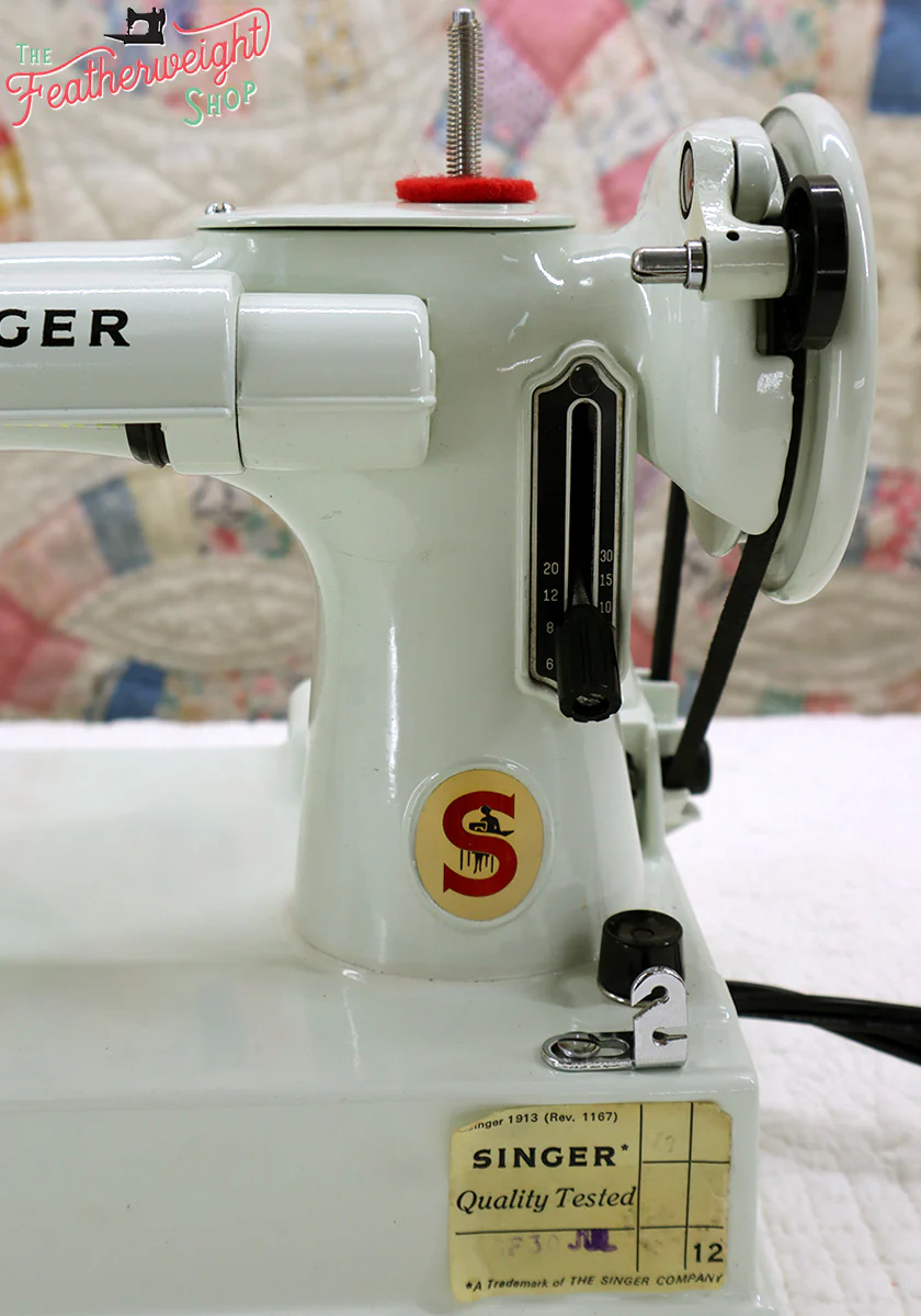 Singer Featherweight 221K Sewing Machine, WHITE EV993*** - Image 18