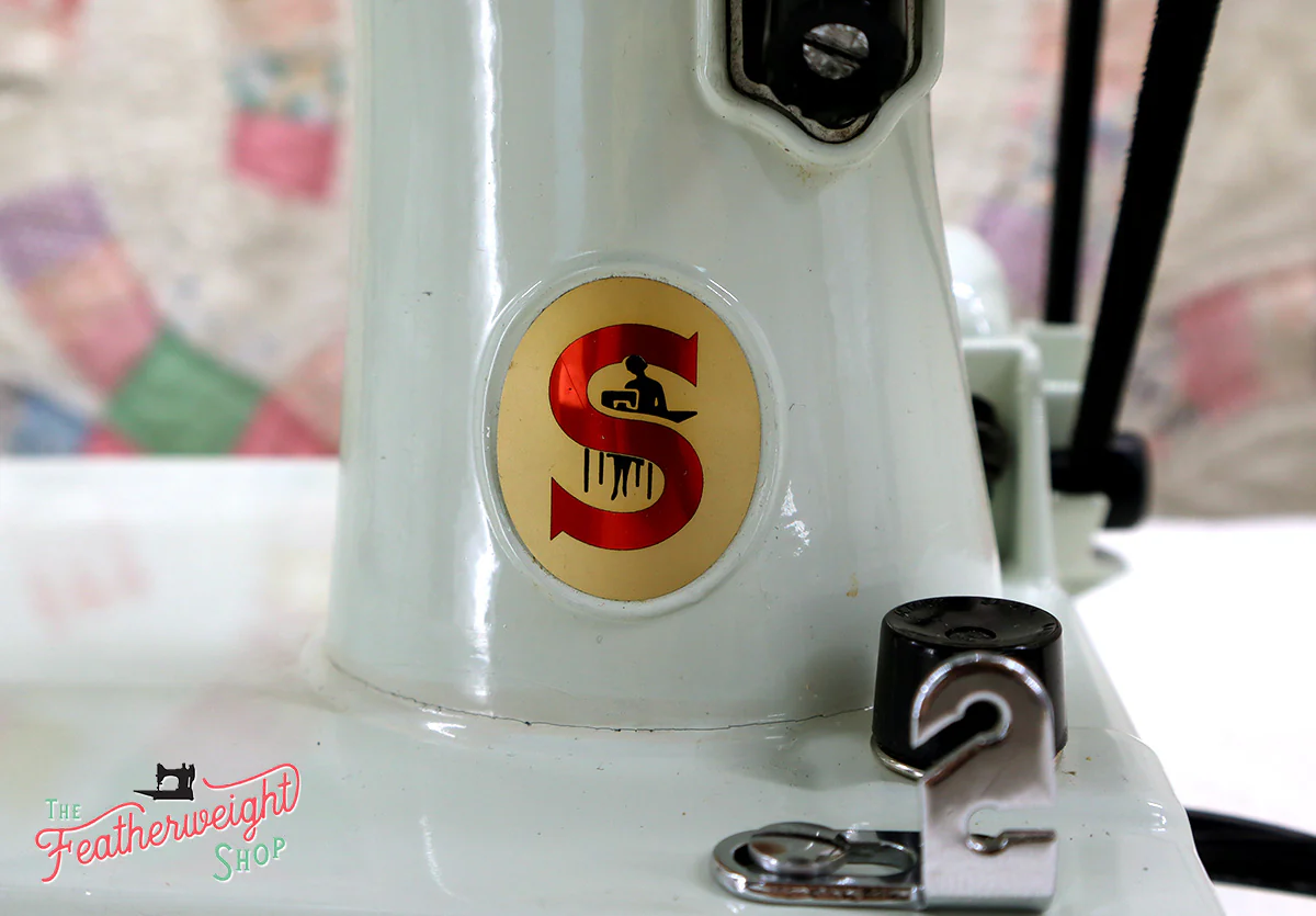 Singer Featherweight 221K Sewing Machine, WHITE EV993*** - Image 19