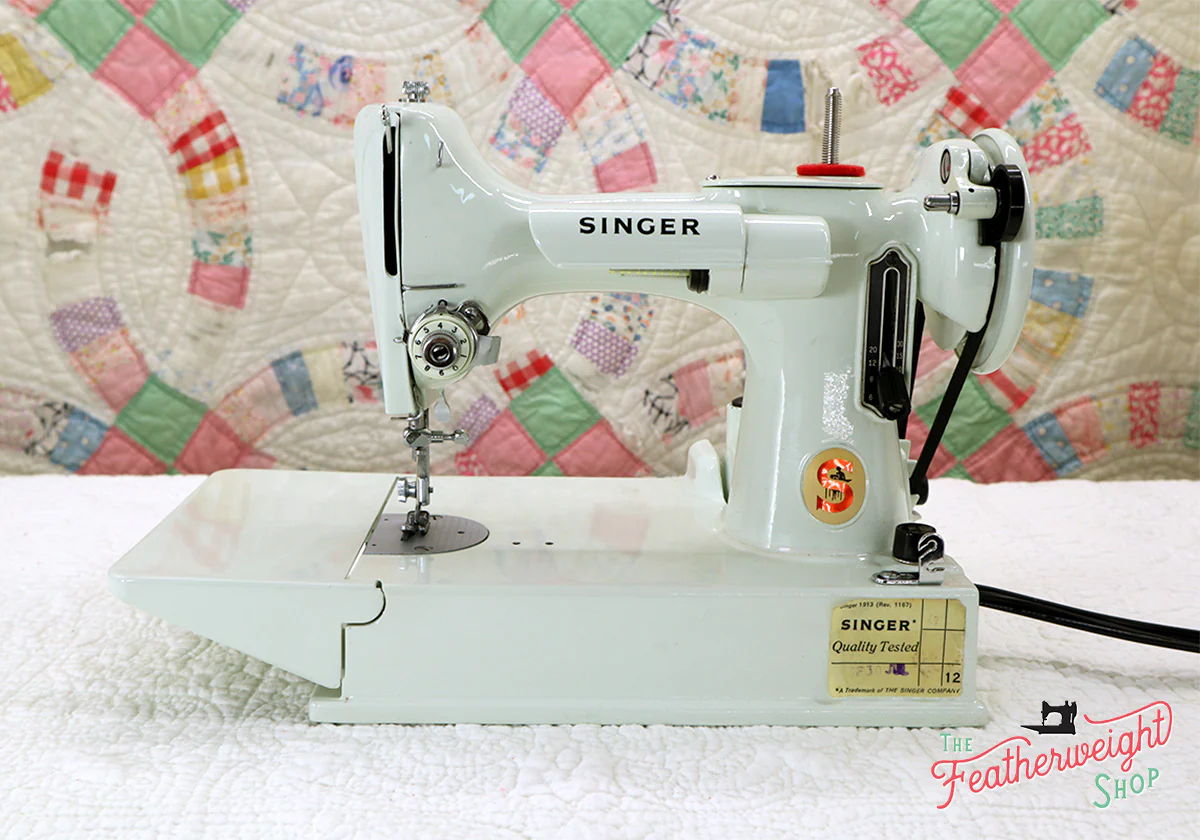 Singer Featherweight 221K Sewing Machine, WHITE EV993*** - Image 2
