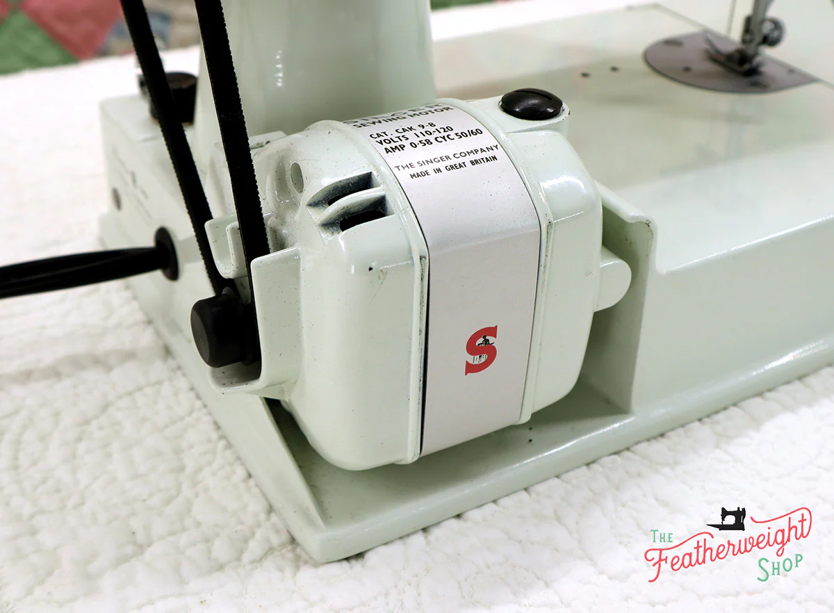 Singer Featherweight 221K Sewing Machine, WHITE EV993*** - Image 21