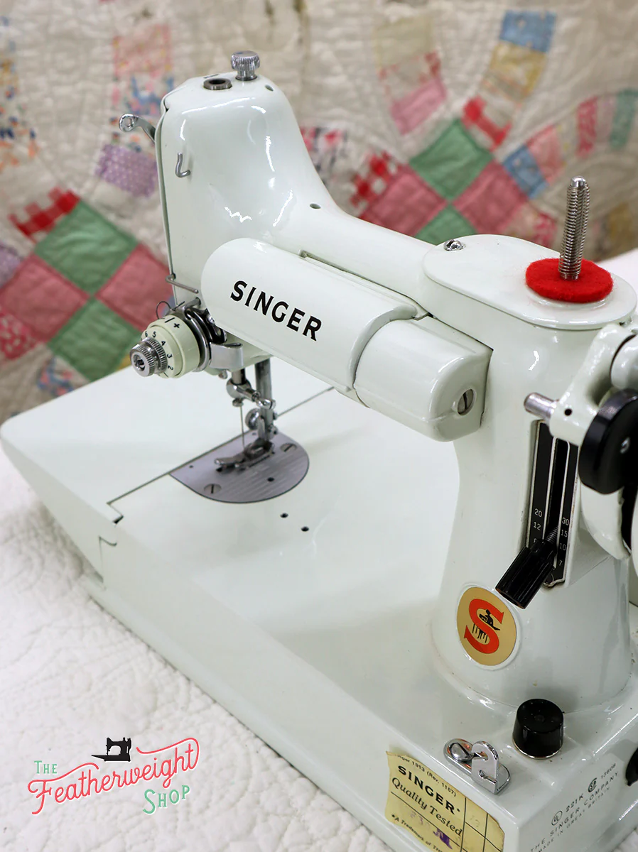 Singer Featherweight 221K Sewing Machine, WHITE EV993*** - Image 8