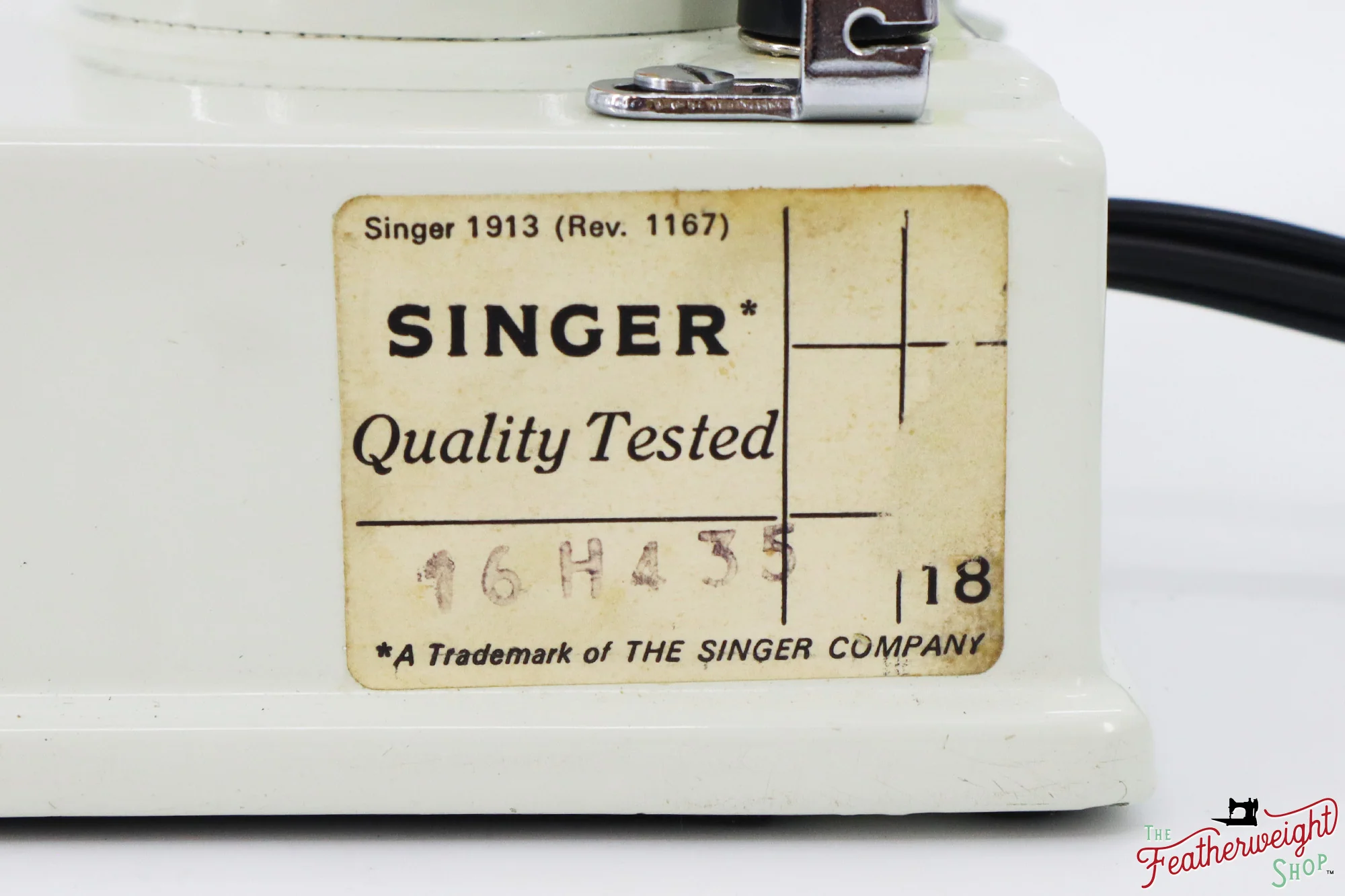 Singer Featherweight 221K Sewing Machine, WHITE FA2261** - RARE Case! - Image 9