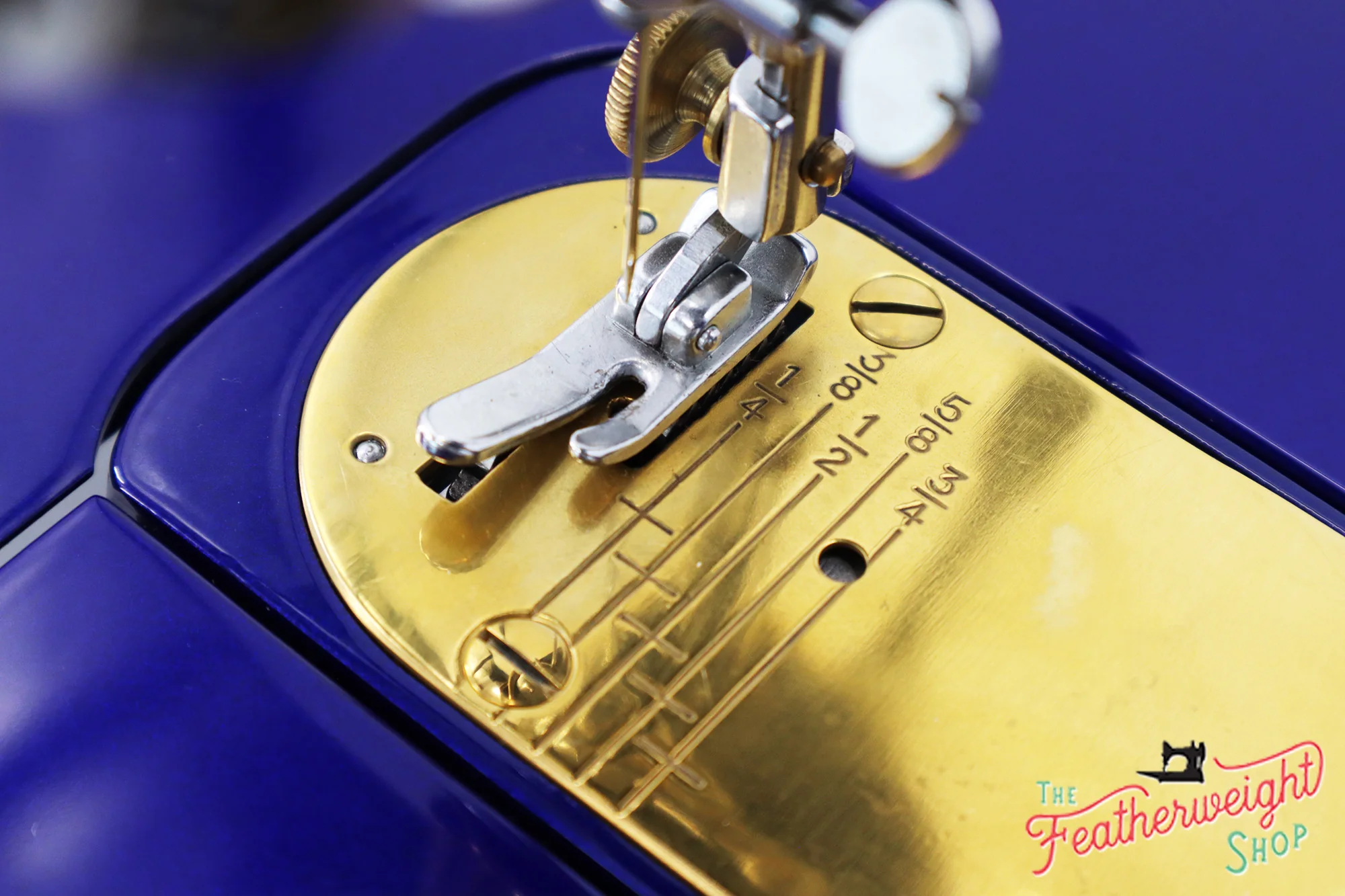 Singer Featherweight 222K EJ6185** - Fully Restored in Royal Cobalt Blue - Gold Plated! - Image 16