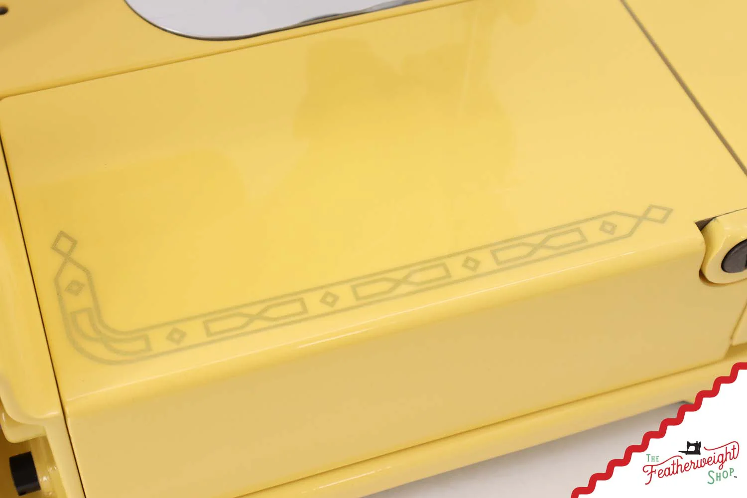 Singer Featherweight 222K - EM6041** - Fully Restored in Happy Yellow - Image 12
