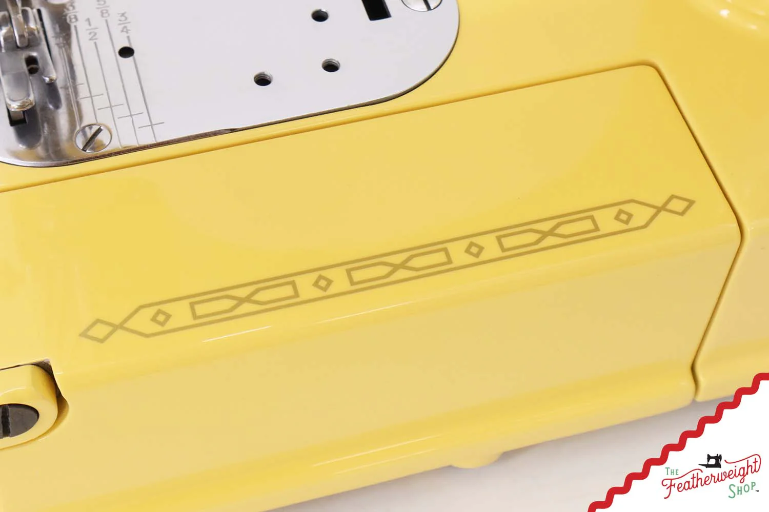 Singer Featherweight 222K - EM6041** - Fully Restored in Happy Yellow - Image 9