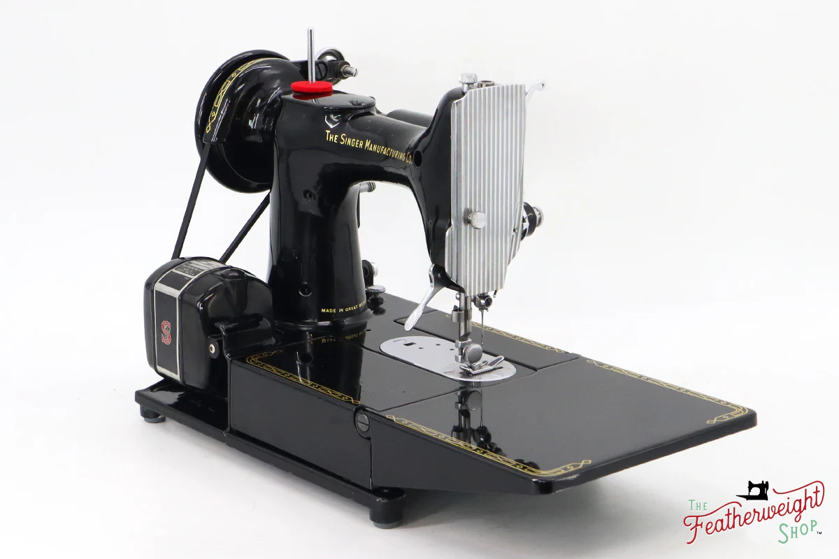 Singer Featherweight 222K Sewing Machine - EJ9102**, 1954 - Image 6