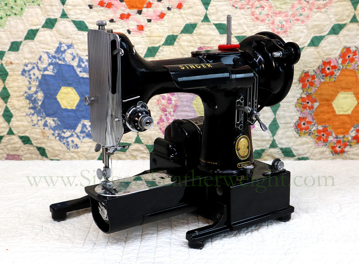 Singer Featherweight 222K Sewing Machine EK632** - Image 2