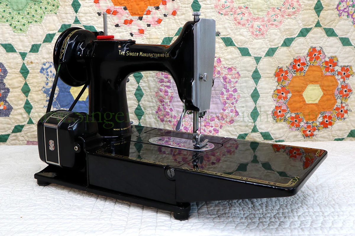 Singer Featherweight 222K Sewing Machine EK632** - Image 7