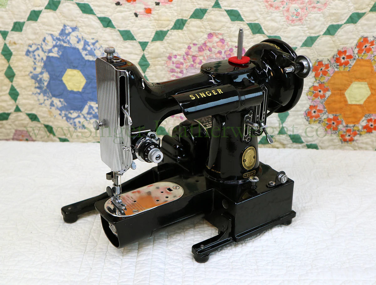 Singer Featherweight 222K Sewing Machine EK636*** - Image 2