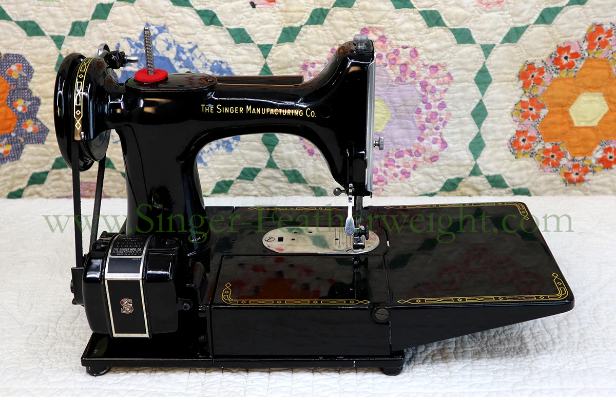 Singer Featherweight 222K Sewing Machine EK636*** - Image 8