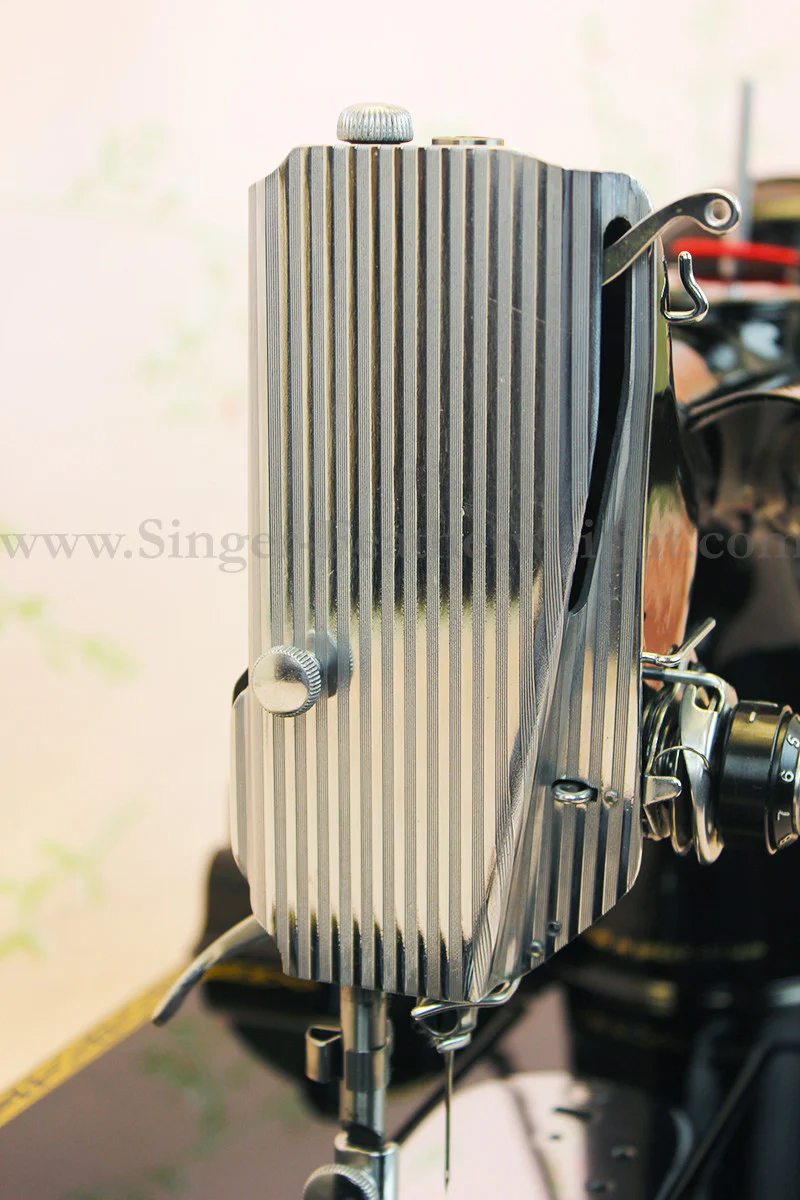 Singer Featherweight 222K Sewing Machine EM602*** - Image 13