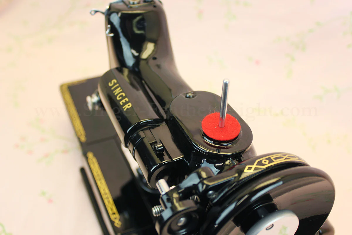 Singer Featherweight 222K Sewing Machine EM602*** - Image 16