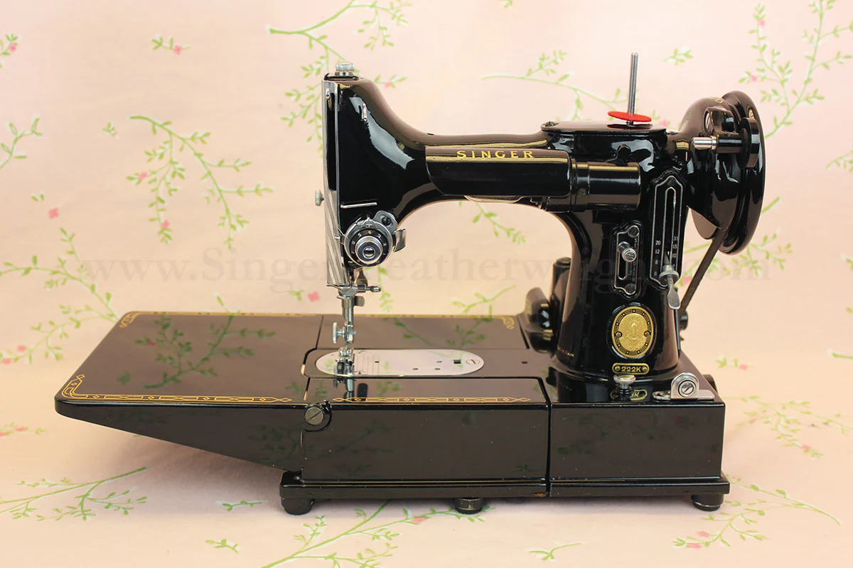 Singer Featherweight 222K Sewing Machine EM602*** - Image 3