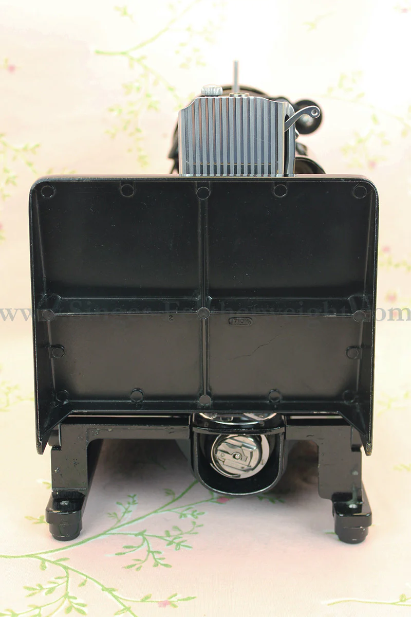 Singer Featherweight 222K Sewing Machine EM602*** - Image 5