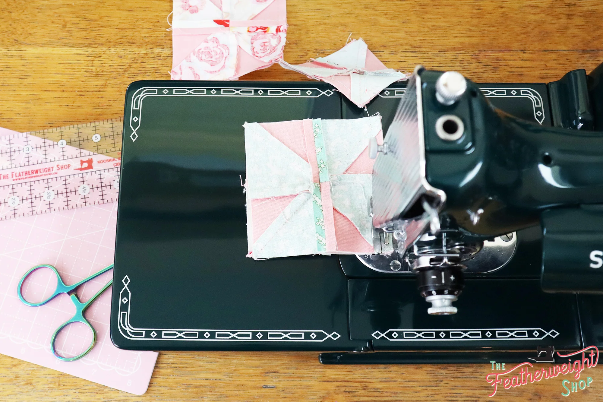 Singer Featherweight 222K Sewing Machine EM6036** - Fully Restored in Evergreen - Image 8