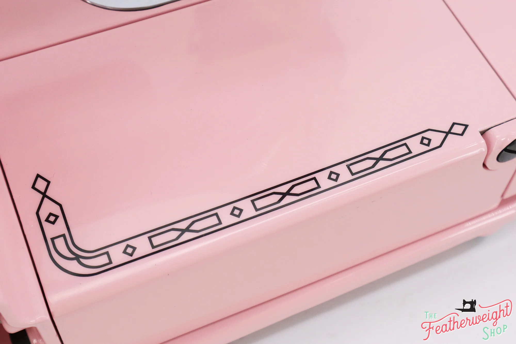 Singer Featherweight 222K Sewing Machine EM6039** - Fully Restored in Poodle Skirt Pink - Image 12