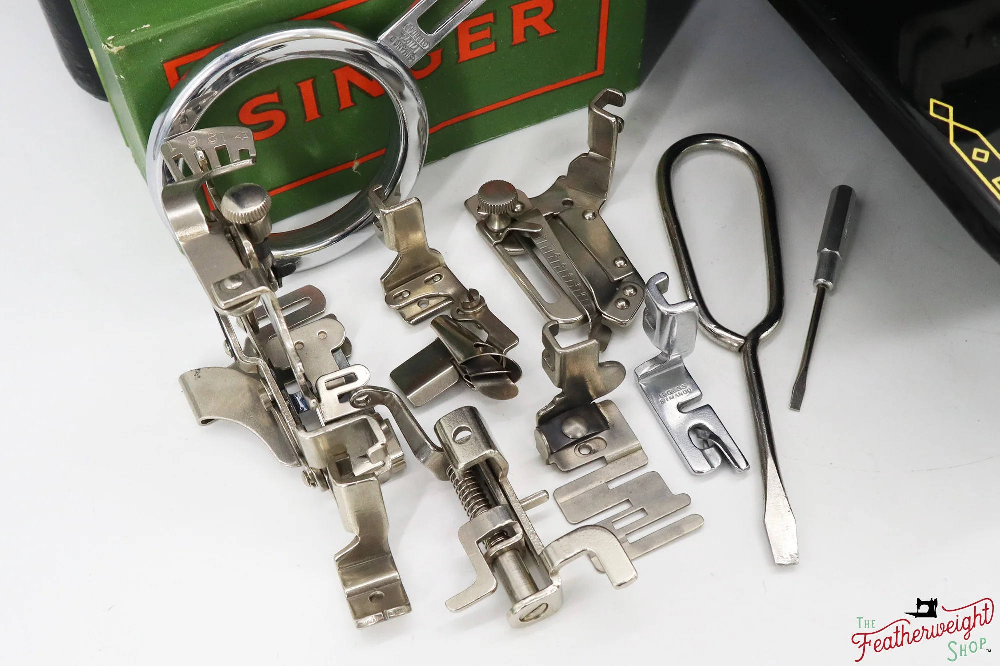 Singer Featherweight 222K Sewing Machine - EP13210* - 1959 - Image 18