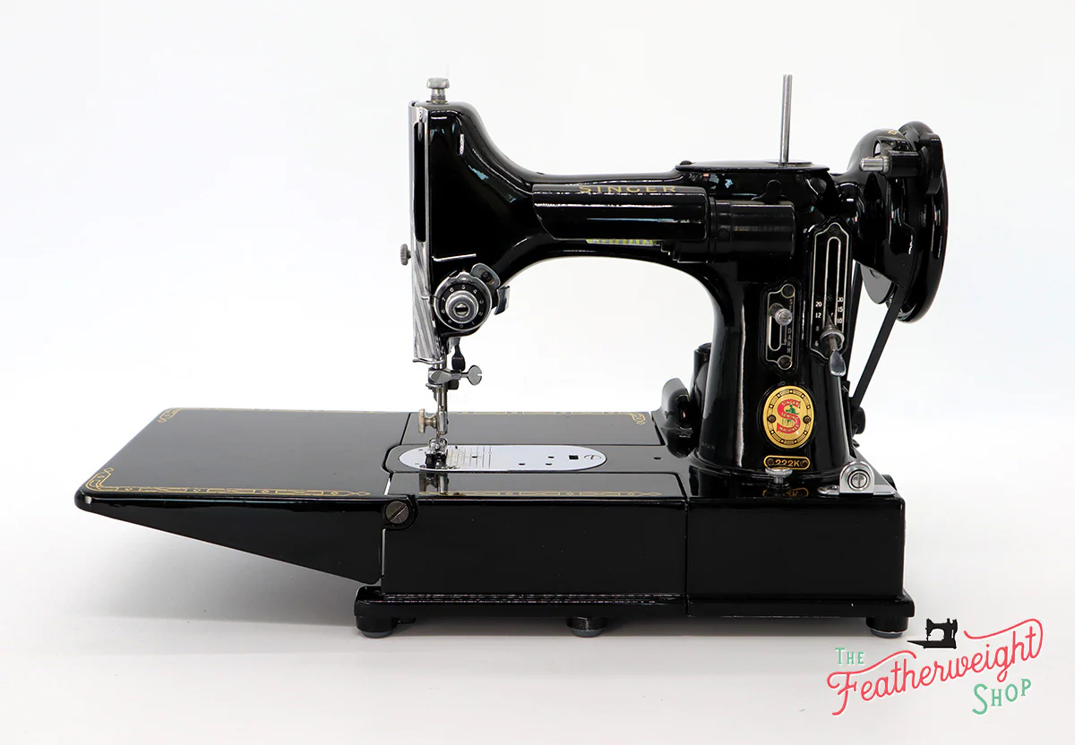 Singer Featherweight 222K Sewing Machine, RED "S" EP7600** - Image 3