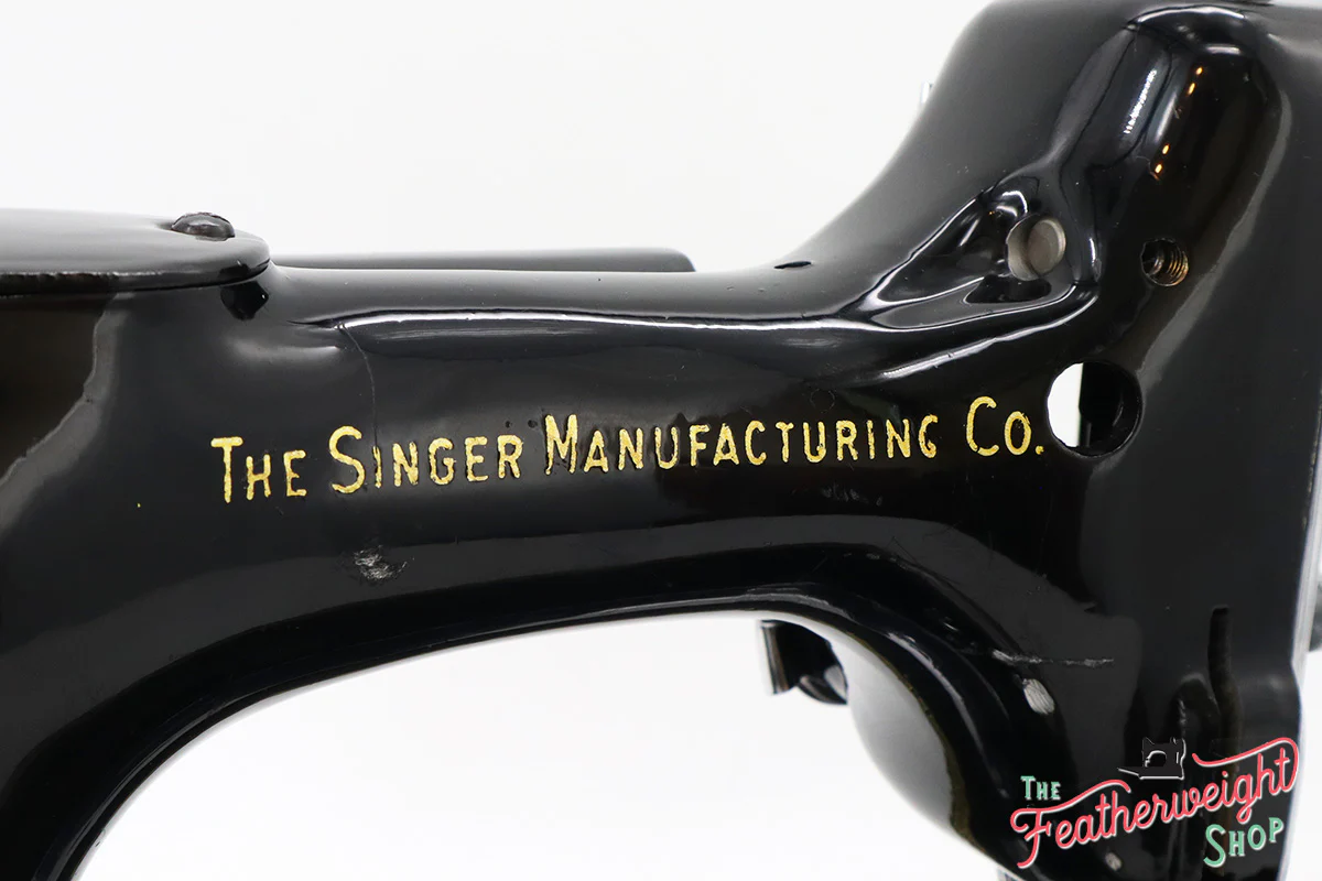 Singer Featherweight 222K Sewing Machine, Red 'S' - ER9004** - 1960 - Image 11