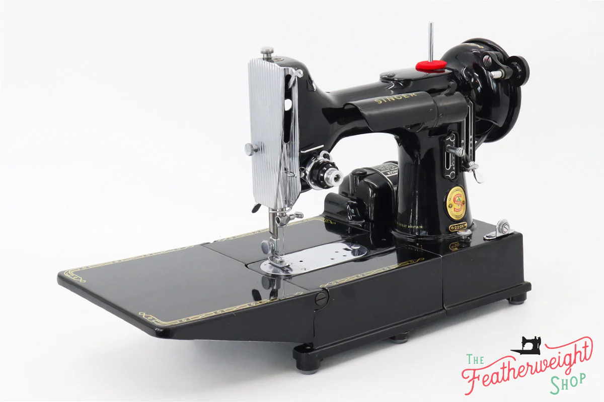 Singer Featherweight 222K Sewing Machine, Red 'S' - ER9004** - 1960 - Image 4