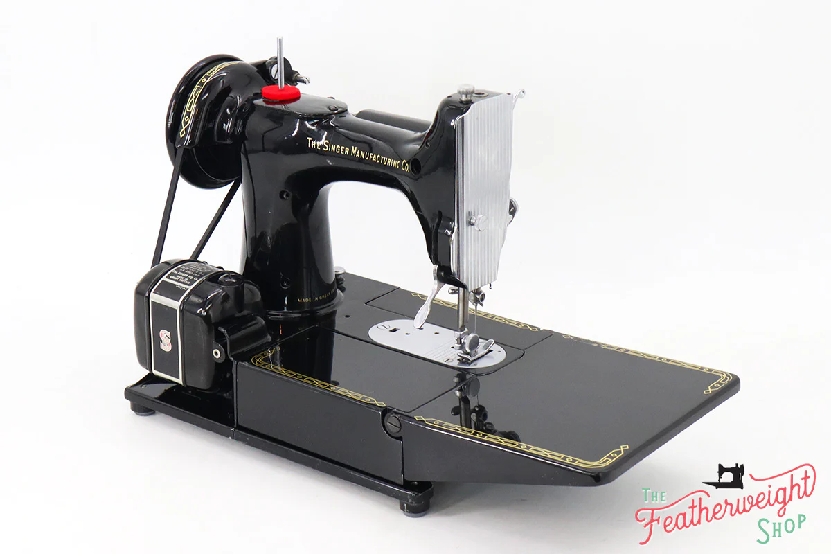 Singer Featherweight 222K Sewing Machine, Red 'S' - ER9004** - 1960 - Image 6