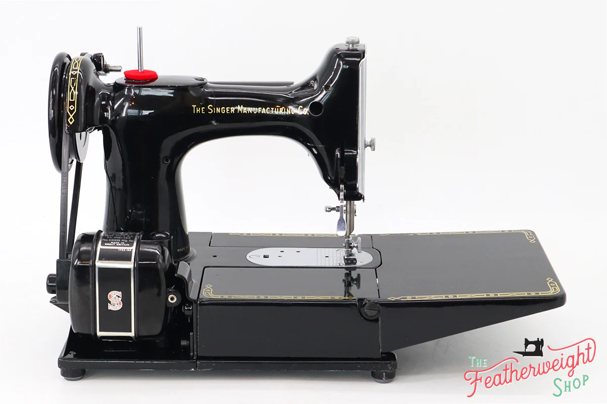 Singer Featherweight 222K Sewing Machine, Red 'S' - ER9004** - 1960 - Image 7