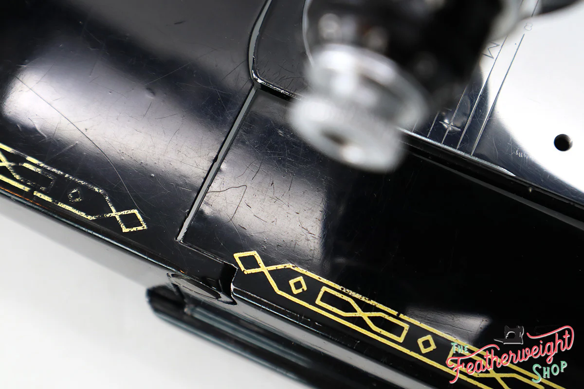 Singer Featherweight 222K Sewing Machine, Red 'S' - ER9004** - 1960 - Image 9