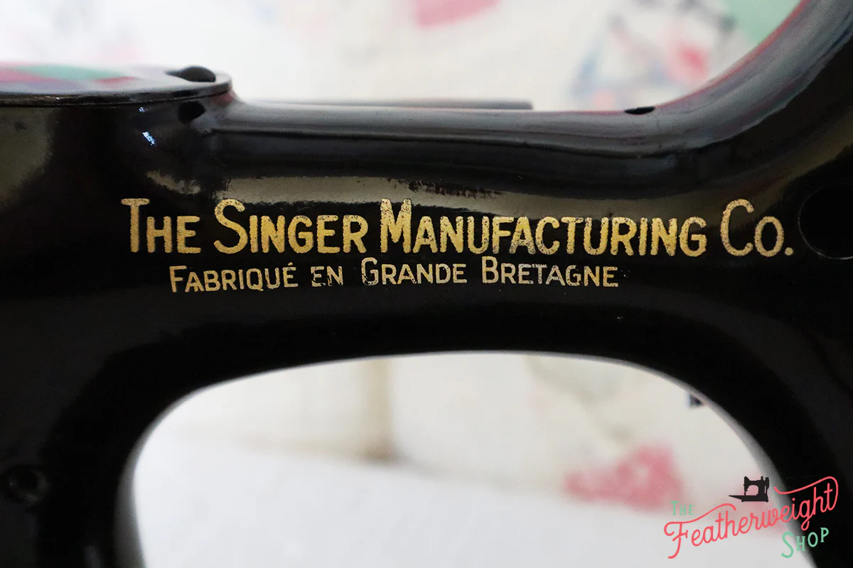 Singer Featherweight 221K Sewing Machine, French EF909*** - Image 13