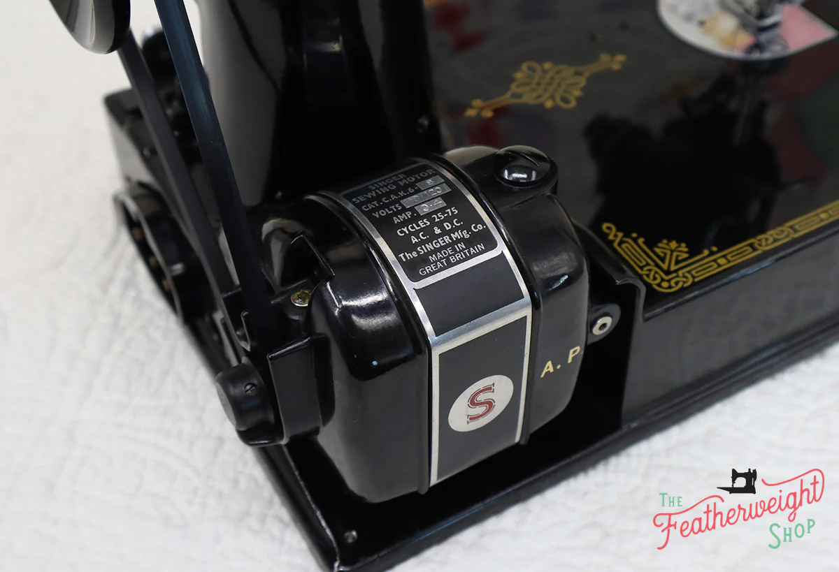 Singer Featherweight 221K Sewing Machine, French EF909*** - Image 17